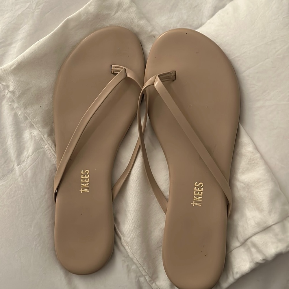 Nude patent Tkees sandals!